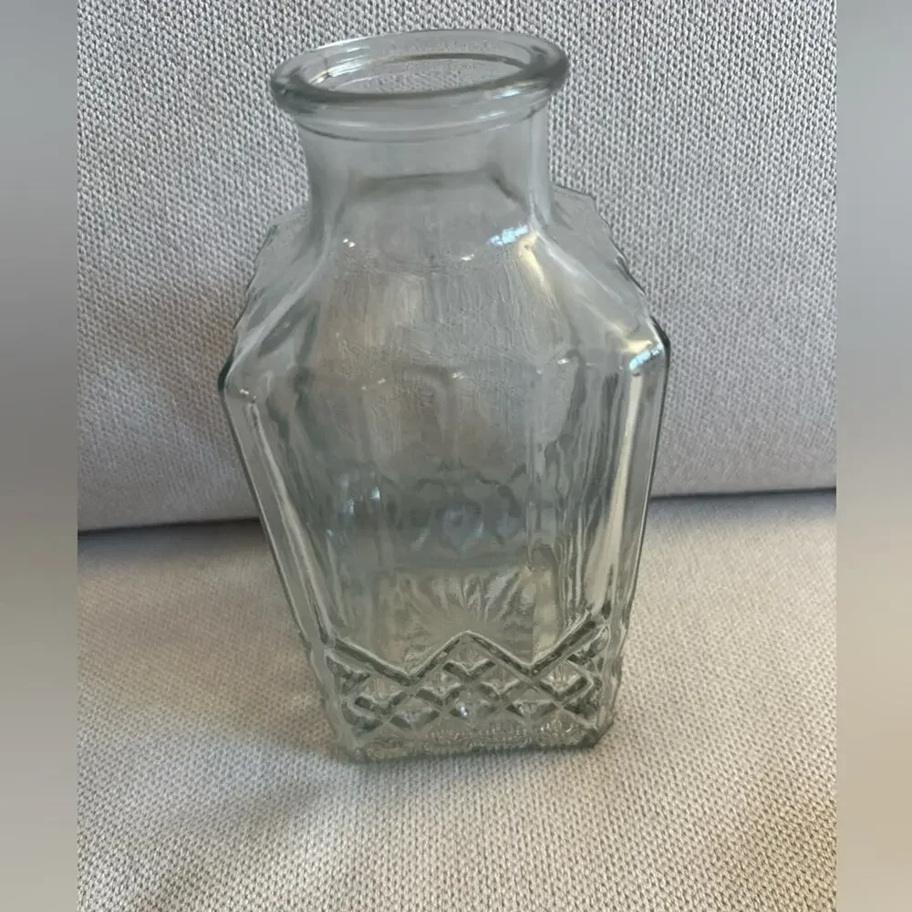 Clear Glass Liqour Decanter with Stopper | bar accessories